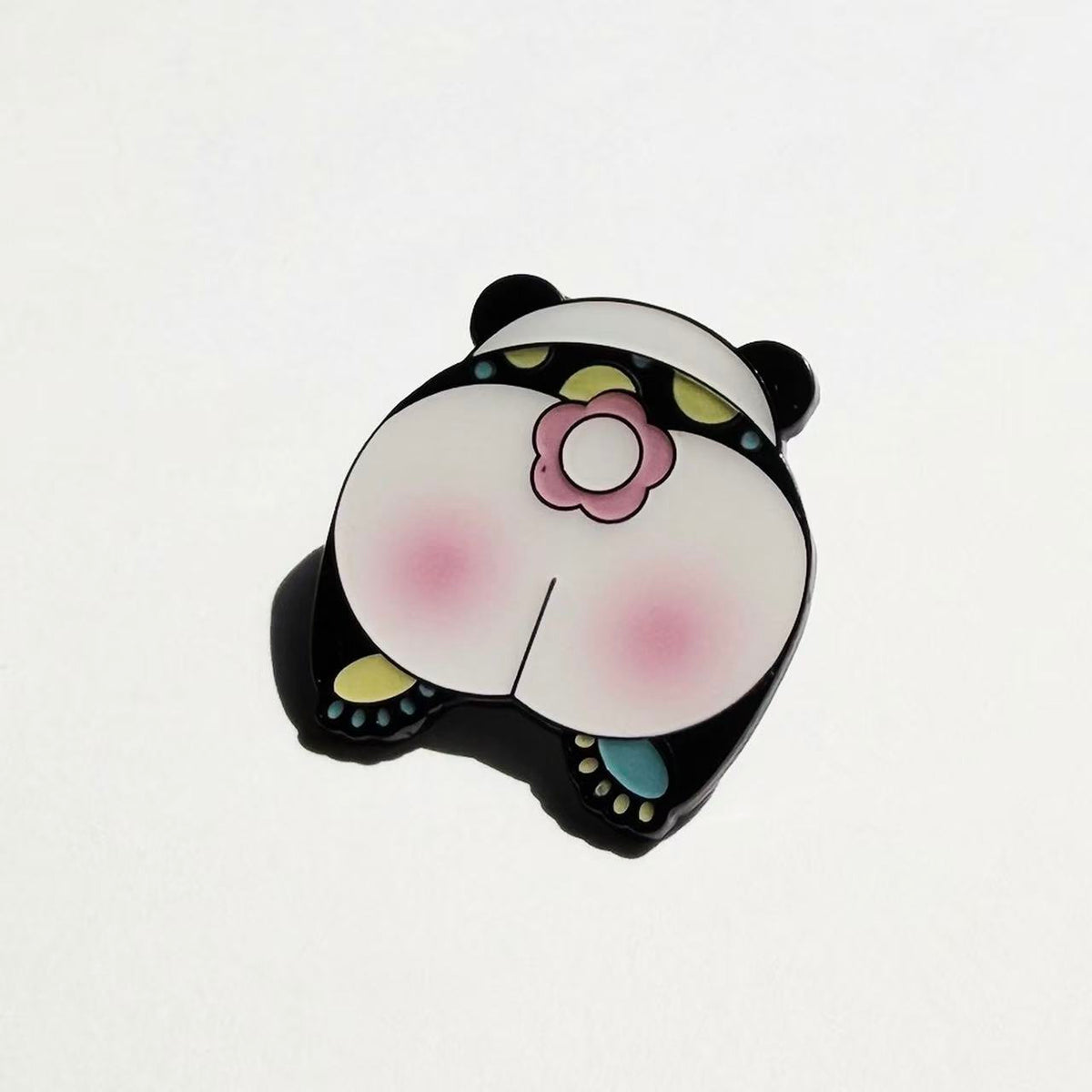 パンダのおしりメタルピンバッジ