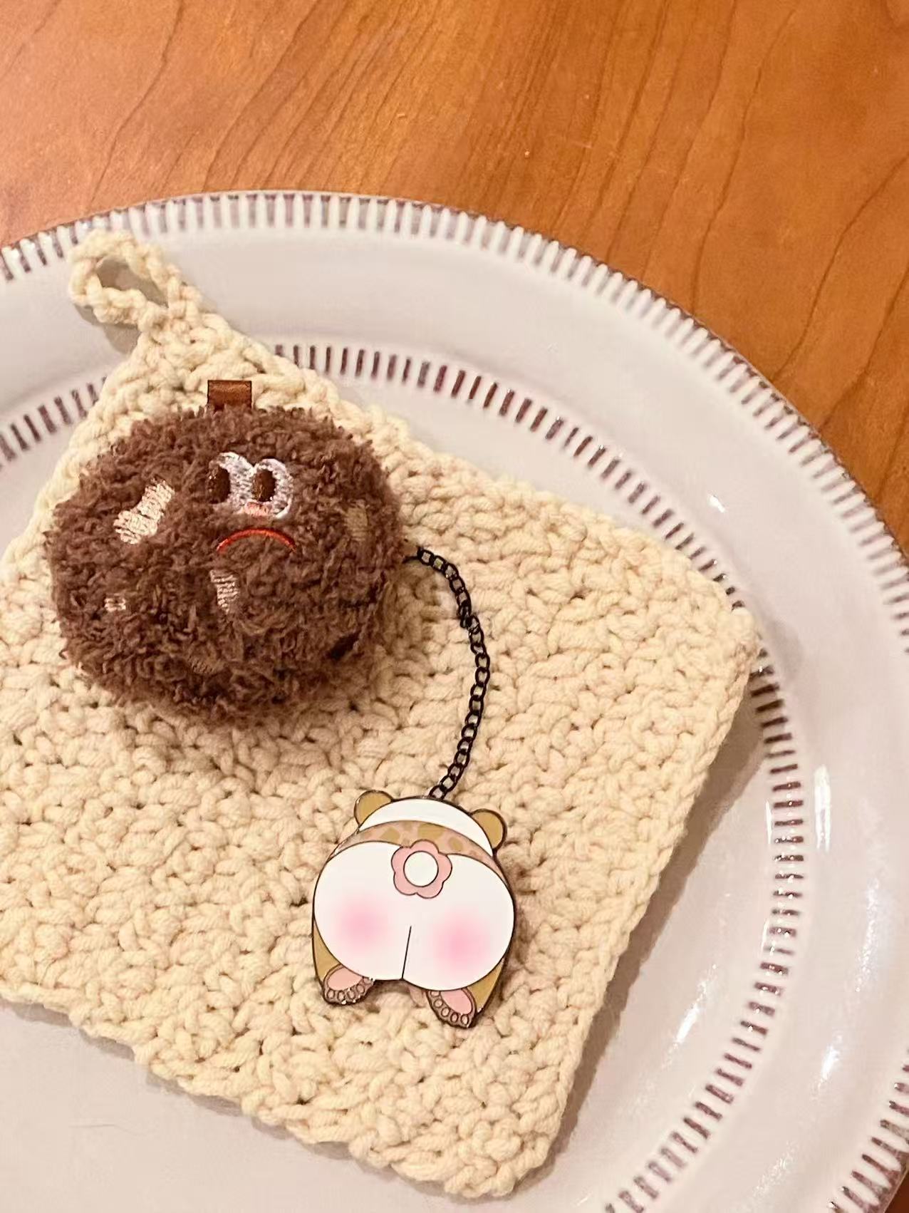 パンダのぬいぐるみブローチ